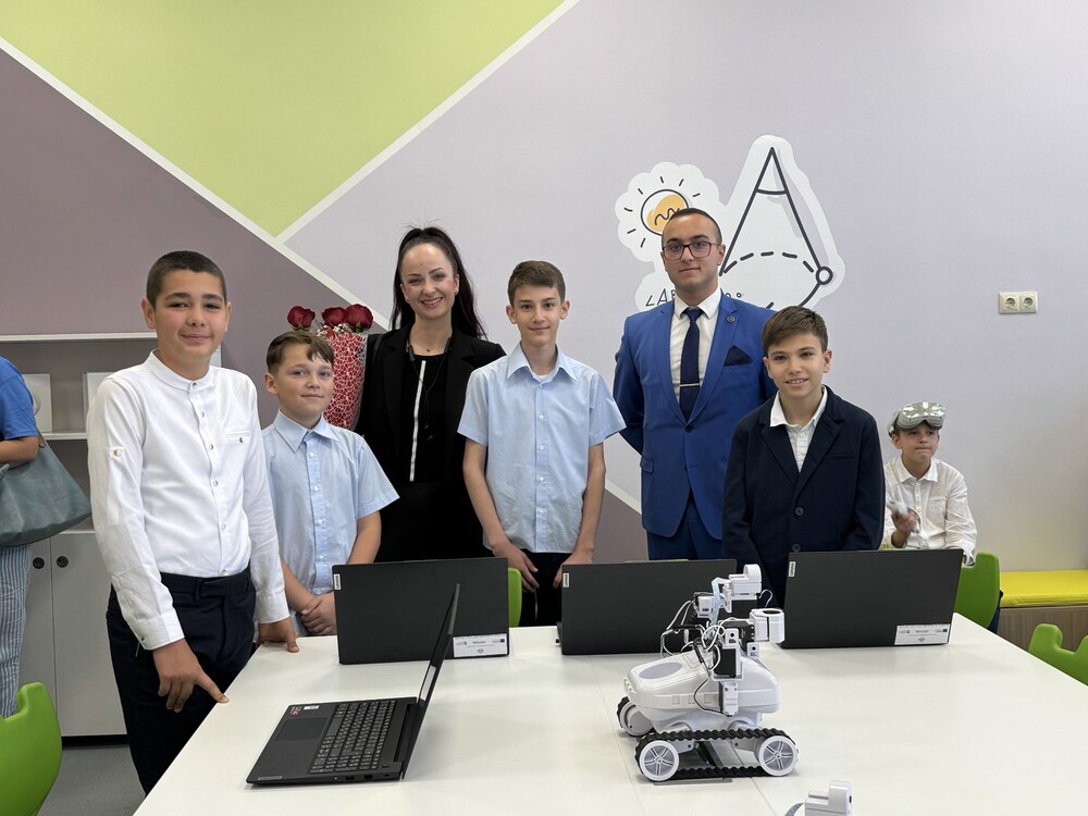 Зам.-кметът Надежда Чакърова: „Изграждането на STEM центровете е началото на едно по-технологично и по-практично образование, свързано с реалните нужди на днешния и утрешния ден“