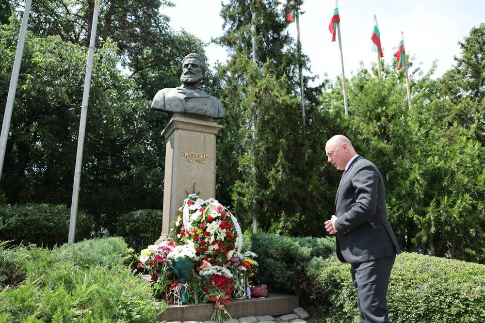 Христо Ботев не е само име в учебниците, а символ на непоколебимата воля, каза премиерът Росен Желязков