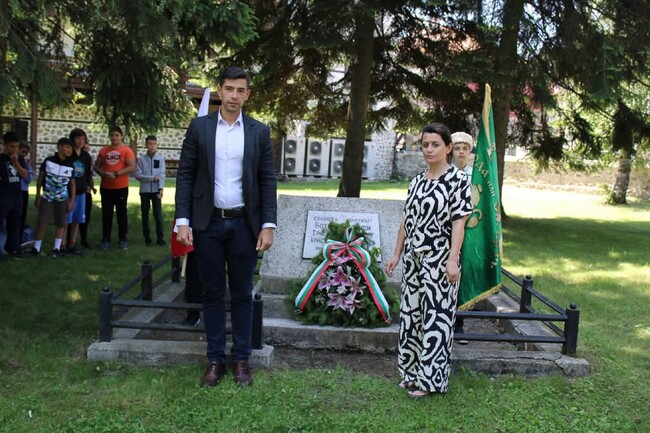 Община Банско почете паметта на Ботев и загиналите за свободата и независимостта на България