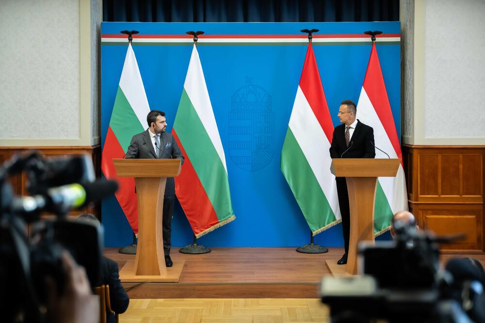 Увеличаването на унгарските инвестиции в България е приоритет за нас, каза министър Георг Георгиев на среща с унгарския си колега Петер Сиярто