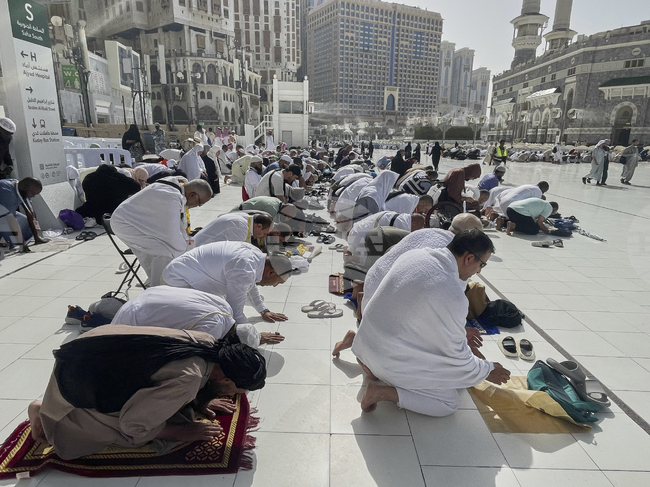 Саудитска Арабия се подготвя за хадж с най-голямата охладителна система в света и доставки на лекарства с дронове