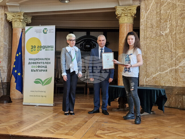 Ученичката Десислава Кехайова от Мадан е носителка на първа награда в конкурса за природозащита "Мими Праматарова" – 2025