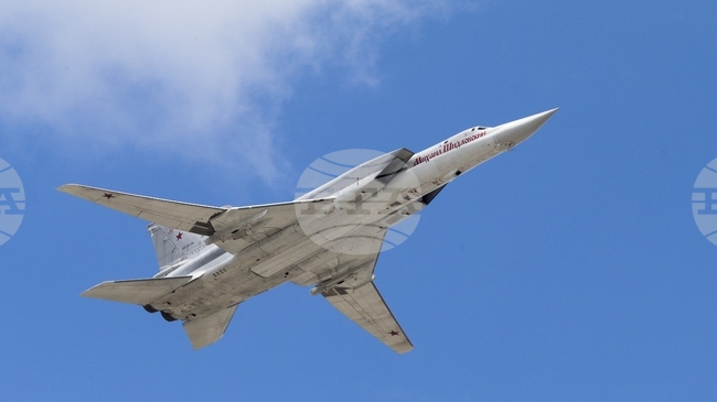 Руски и китайски стратегически бомбардировачи извършиха съвместен патрул в Азиатско-тихоокеанския регион, съобщи Русия