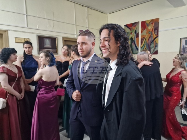 Професионалната гимназия за приложни изкуства в Смолян изпрати своите абитуриенти