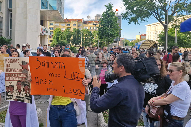 Протест - медици