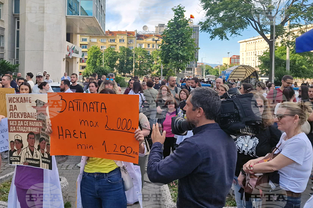Протест - медици