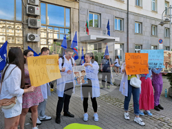 Протест - медици