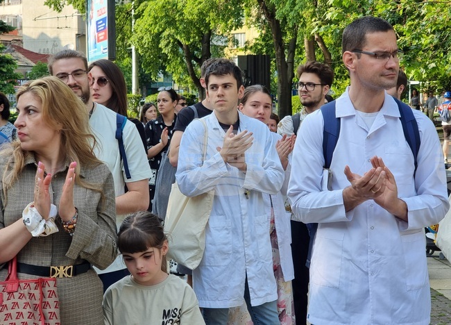 Професионалистите по здравни грижи подкрепят исканията на младите лекари и заявяват протестна готовност при липса на промени за съсловието