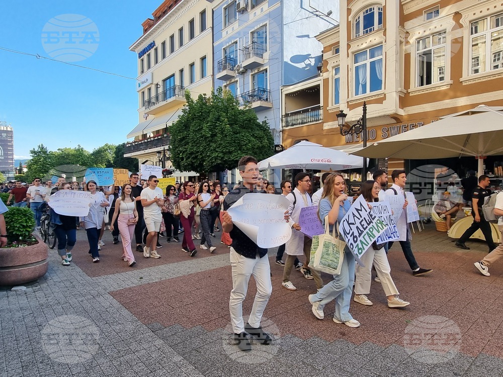 Пловдив - медицински сестри и специалисти - протест