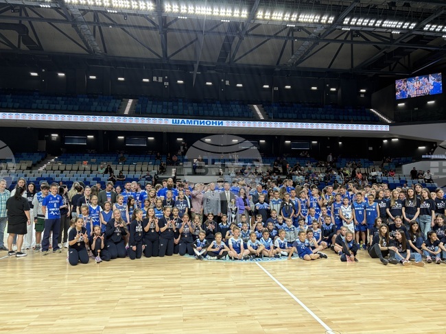 С аплодисменти и на крака Самоков посрещна шампионите по баскетбол за мъже Рилски спортист