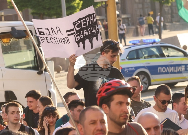 Doctors and Healthcare Professionals Rally Nationwide Over Wages and Conditions