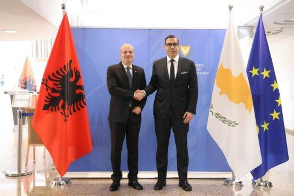КНА: Министрите на външните работи на Кипър и Албания обсъдиха засилване на двустранното сътрудничество
