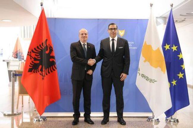 КНА: Министрите на външните работи на Кипър и Албания обсъдиха засилване на двустранното сътрудничество