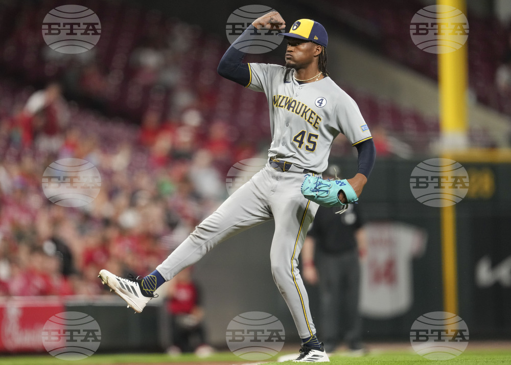 Brewers Reds Baseball