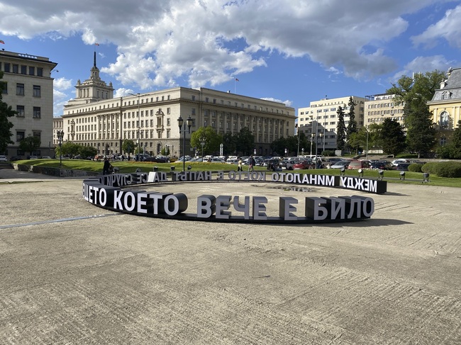 Художникът Красимир Терзиев ще изнесе лекция на тема „Между миналото, което е напът да се случи и бъдещето, което било“