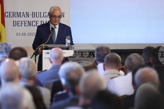 България ще увеличи разходите си за отбрана до 3,5% от БВП до 2032 г., заяви министърът на отбраната Атанас Запрянов