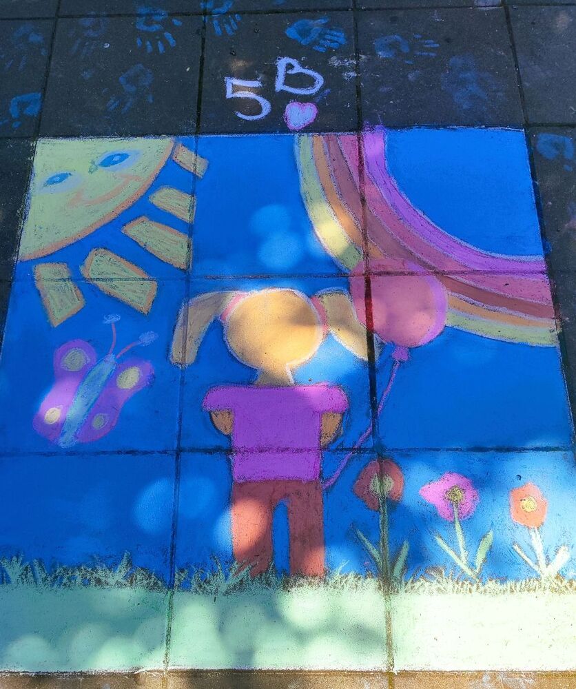 Община Ловеч: 1 юни рисунки на асфалт на тема „Моето щастливо детство“ 