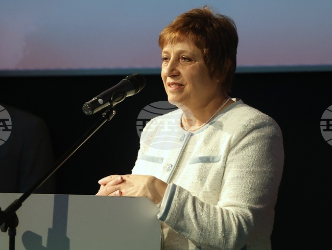 Forum Seeks to Foster Closer Relationship between Science and Business