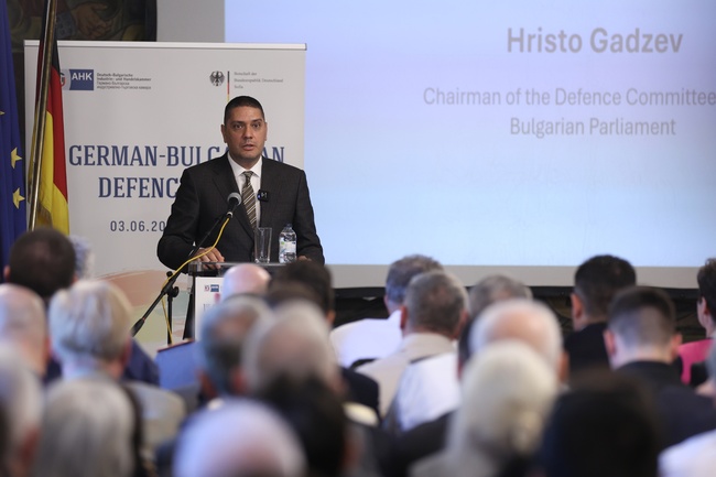 Defence Committee Chair: Earlier Random Budgetary Decisions Keep Defence Spending from Growing Rapidly