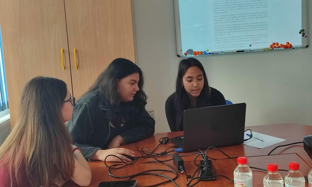 За намаляване на съдържанието в учебните програми и натовареността в училище се обявиха младежи от Силистра 