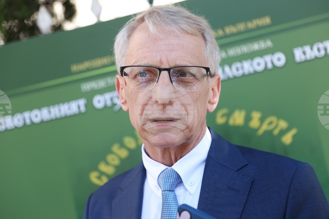 Вотът на недоверие към правителството ще бъде внесен, след като бъде посочена дата за приемането в еврозоната, каза Николай Денков от ПП-ДБ