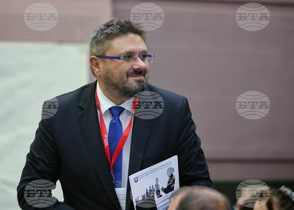 Едно от най-важните управленски умения е комуникацията с обществеността чрез медиите, каза генералният директор на БТА Кирил Вълчев в Бургас