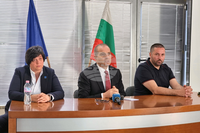 Transport Minister Participates in Discussion on Road Safety