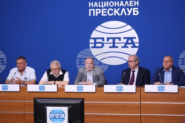 Част от данъците и таксите да остават в регионите и общините, за да се преодолее икономическото неравенство в страната, предлагат експерти