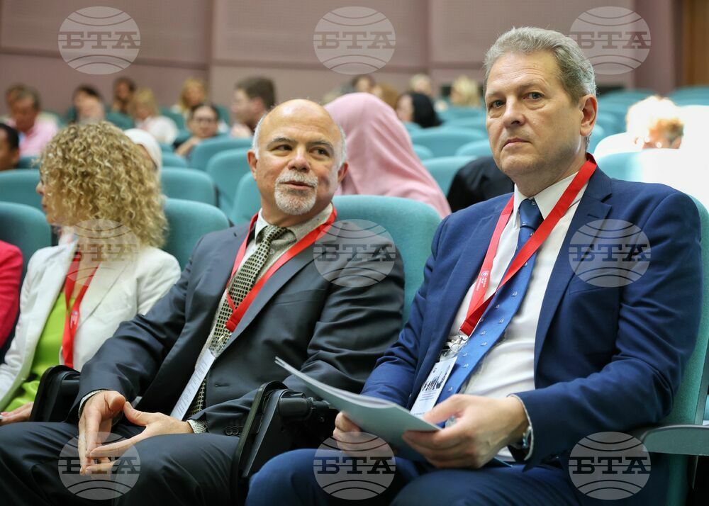 Международна конференция за съвременни управленски практики беше открита в Бургаския свободен университет