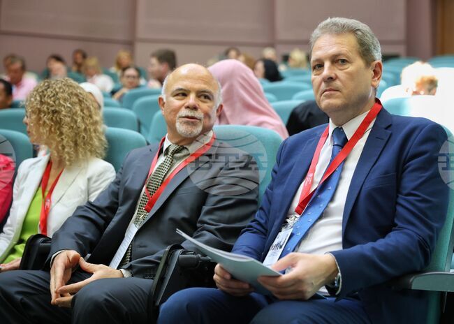 Международна конференция за съвременни управленски практики беше открита в Бургаския свободен университет