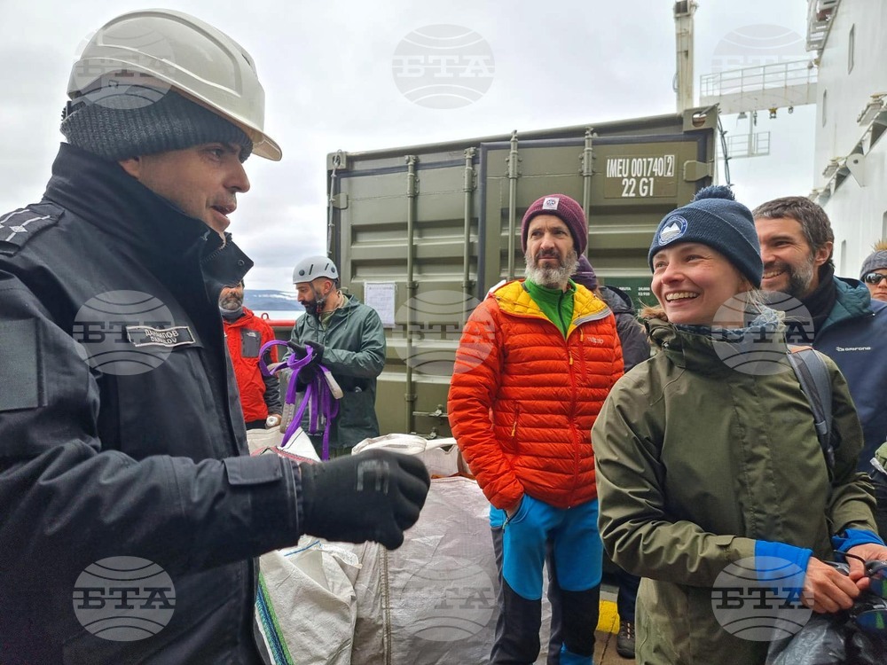 Ден 51 - Антарктида - „Св. св. Кирил и Методий“ напусна остров Дисепшън, връщайки се към Ливингстън