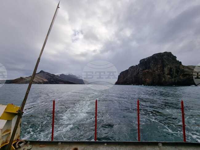 Ден 51 - Антарктида - „Св. св. Кирил и Методий“ напусна остров Дисепшън, връщайки се към Ливингстън