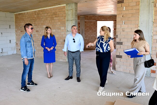 Общината продължава изпълнението на най-големия строителен обект – реформирането на Дома за стари хора 