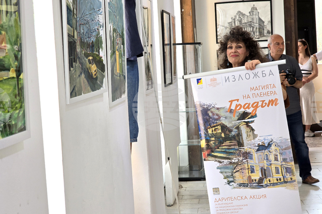  Сливен - Националната художествена гимназия „Димитър Добрович“ - благотворителна изложба