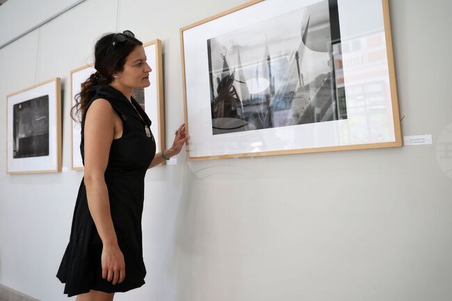 Бургас - Карина Попова - изложба фотография и рисунки