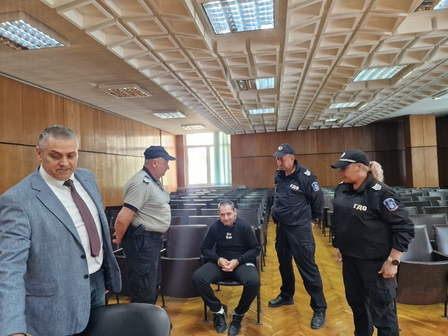 Окръжният съд в Смолян постанови присъда от 15 години затвор на мъж за убийството на брат му