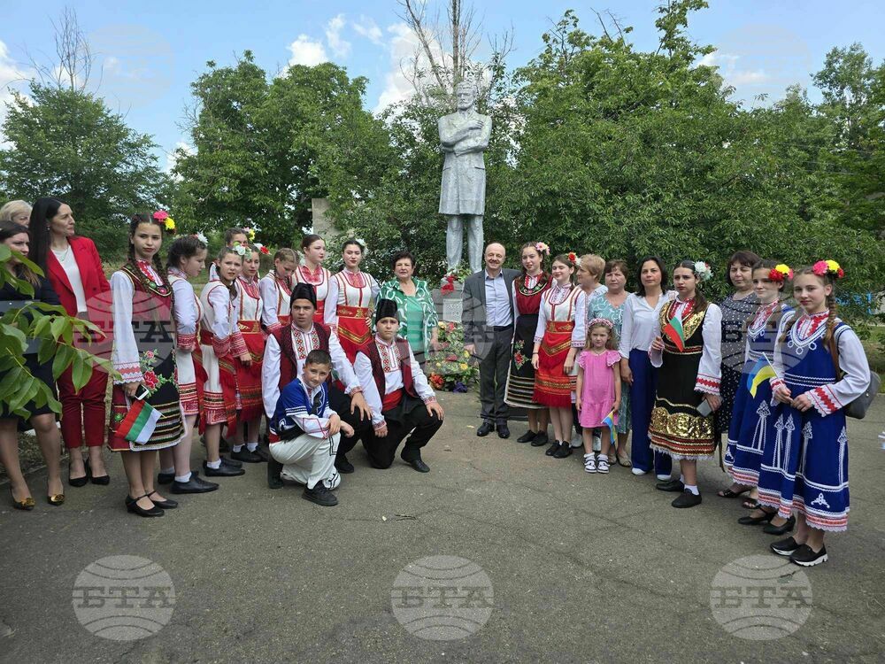 На 2 юни в Задунаевка, Украйна, българи от Арцизката община почетоха паметта на Христо Ботев