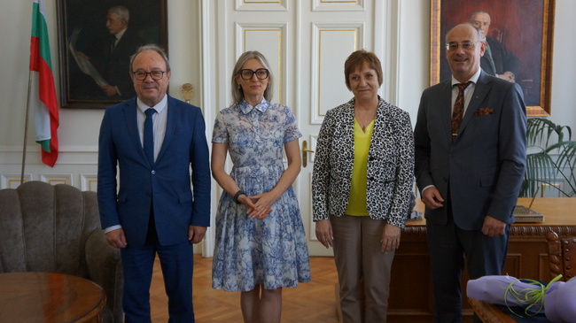 БАН удостои с почетен плакет – златен Красимира Стоянова