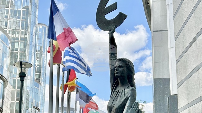 Финансовите министри на Белгия и Гърция се кандидатираха за председател на Еврогрупата