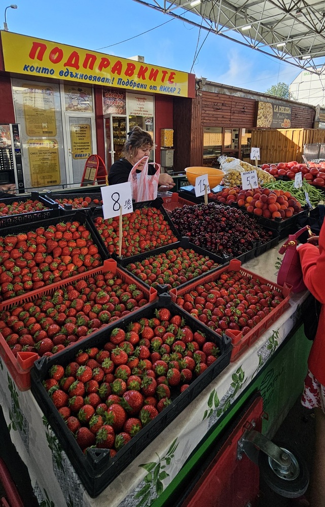 Черешите поддържат високи цени заради слабата реколта, съобщиха от "Пазари ЮГ"