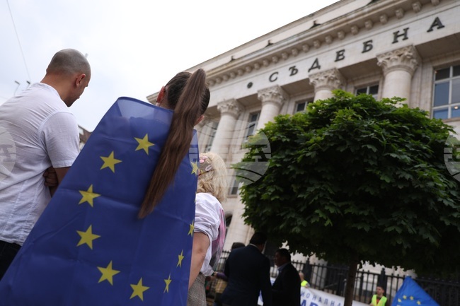 Protest under Motto “Forever in Europe! Peevski Out of Power” Takes Place in Sofia