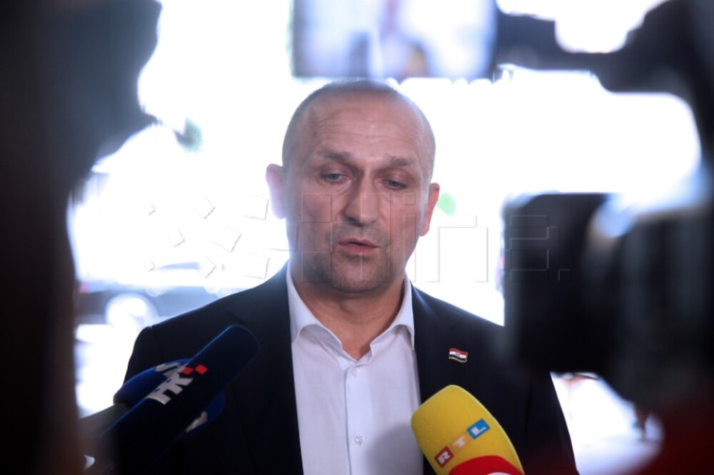 ХИНА: Хърватският министър на отбраната Иван Анушич обеща да продължи увеличаването на инвестициите в отбрана