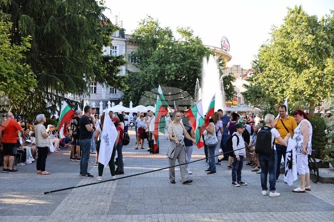 Пловдивчани отново излязоха на протест в защита на българския лев