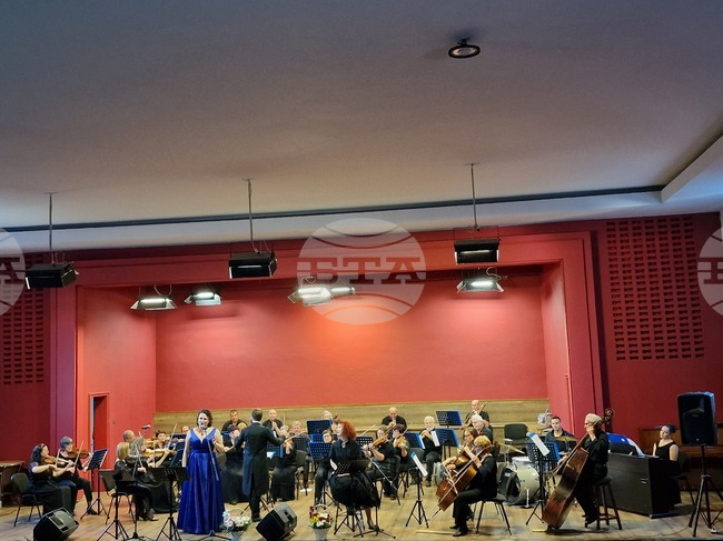 Концерт-спектакълът „Една парижка история“ беше представен на сцената на Разградската филхармония „Проф. Димитър Ненов“ 