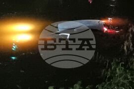 Ямбол - паднал автомобил в река Тунджа