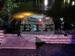 Ямбол - паднал автомобил в река Тунджа