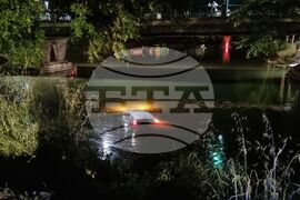 Ямбол - паднал автомобил в река Тунджа