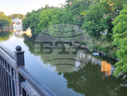 Ямбол - паднал автомобил в река Тунджа