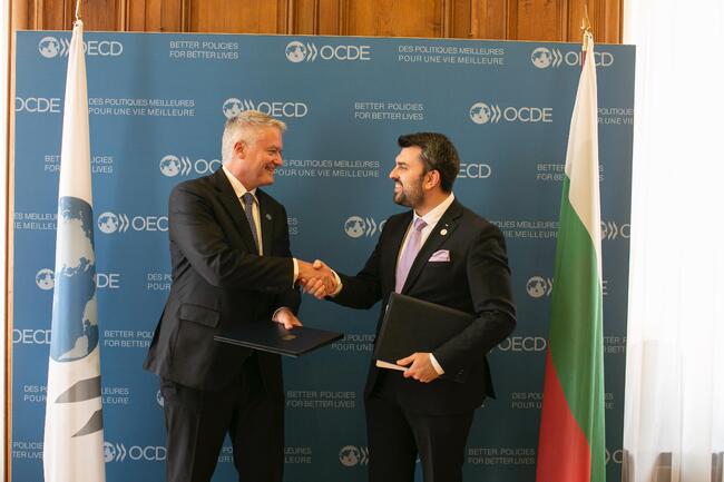 Споразумение за привилегиите, имунитетите и улесненията, предоставени на ОИСР, подписаха Георг Георгиев и Матиас Корман