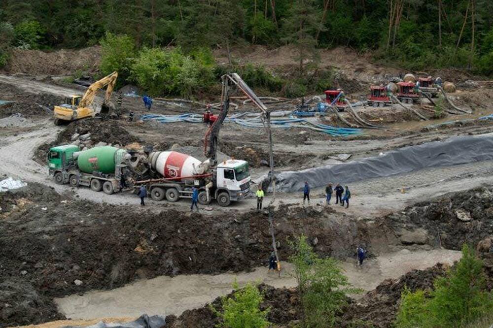 Международни експерти пристигат в Румъния заради наводнената солна мина Прайд